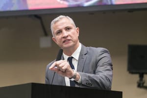 Faissal pede ações emergenciais do Estado após incêndio destruir Farmácia Básica de Cotriguaçu